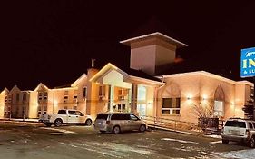 Aurora Park Inn & Suites